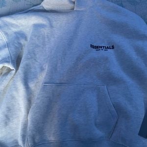 Brand new it’s a medium but too big 1115$